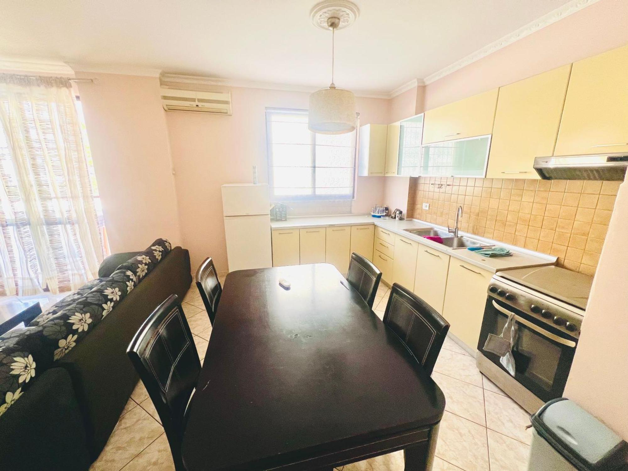 Апартаменти Lovely 3-bedroom Unit In Дуррес