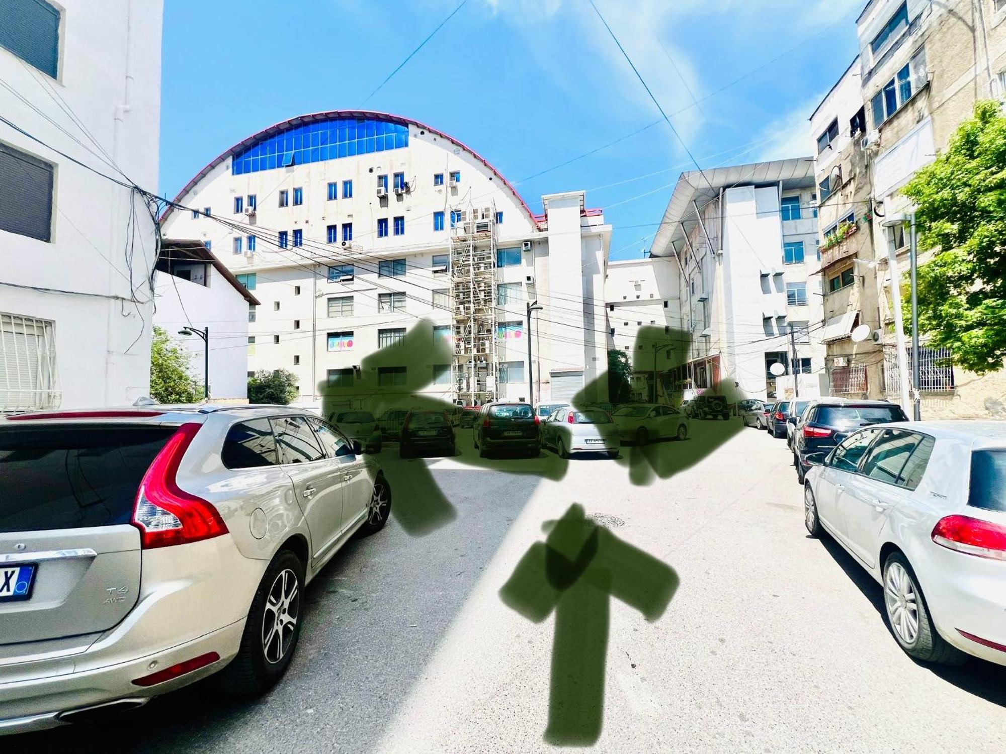 Lovely 3-bedroom Unit In * Дуррес
